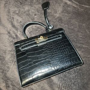 Elegant Black Crocodile-Embossed Clutch Size 25